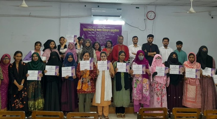 আত্মরক্ষায় দক্ষতা ও আত্মবিশ্বাস বৃদ্ধিতে জাবিপ্রবিতে নারী শিক্ষার্থীদের সনদ প্রদান